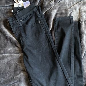 *NWT Levi’s high rise skinny jeans